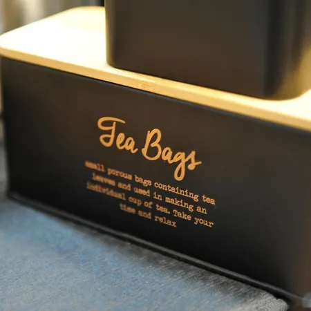 Anika Hedonica ヴルドニーク