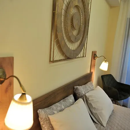 Anika Hedonica Daire *