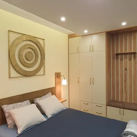 Anika Apartman Rednek