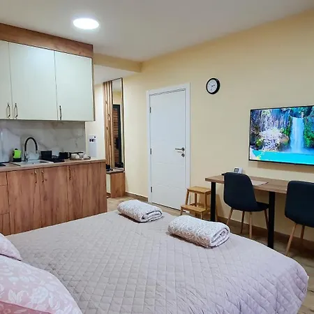 アパート Anika Hedonica