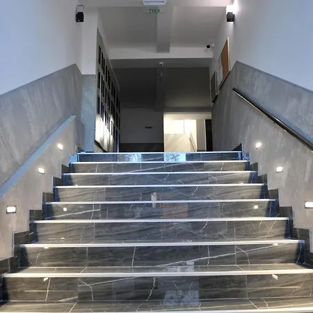 Anika Apartman *