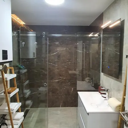 Anika Hedonica Daire *