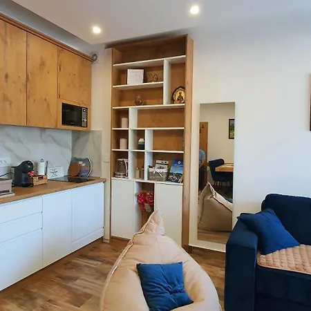 Anika Apartman Rednek