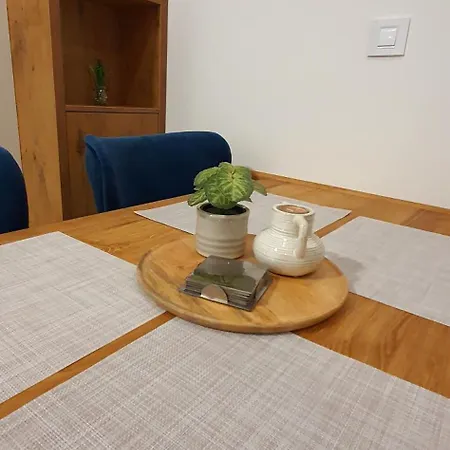 Anika Hedonica * Vrdnik