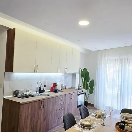 アパート Anika Hedonica